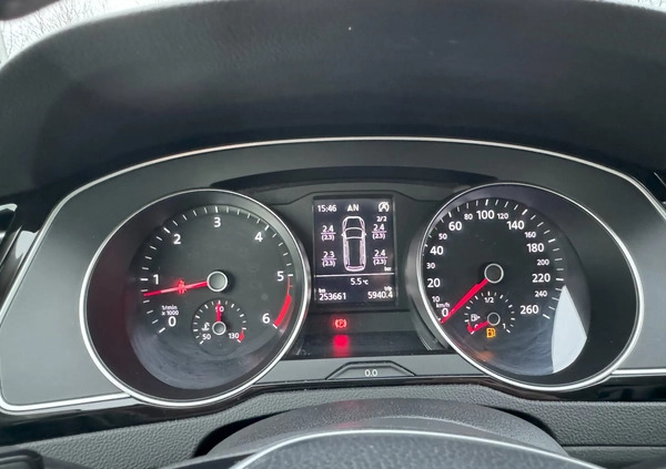 Volkswagen Passat cena 58000 przebieg: 250000, rok produkcji 2016 z Radomsko małe 172